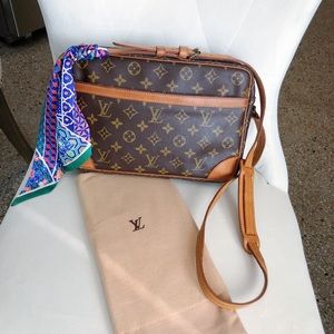 Louis Vuitton Trocadero 30 Crossbody Authentic
